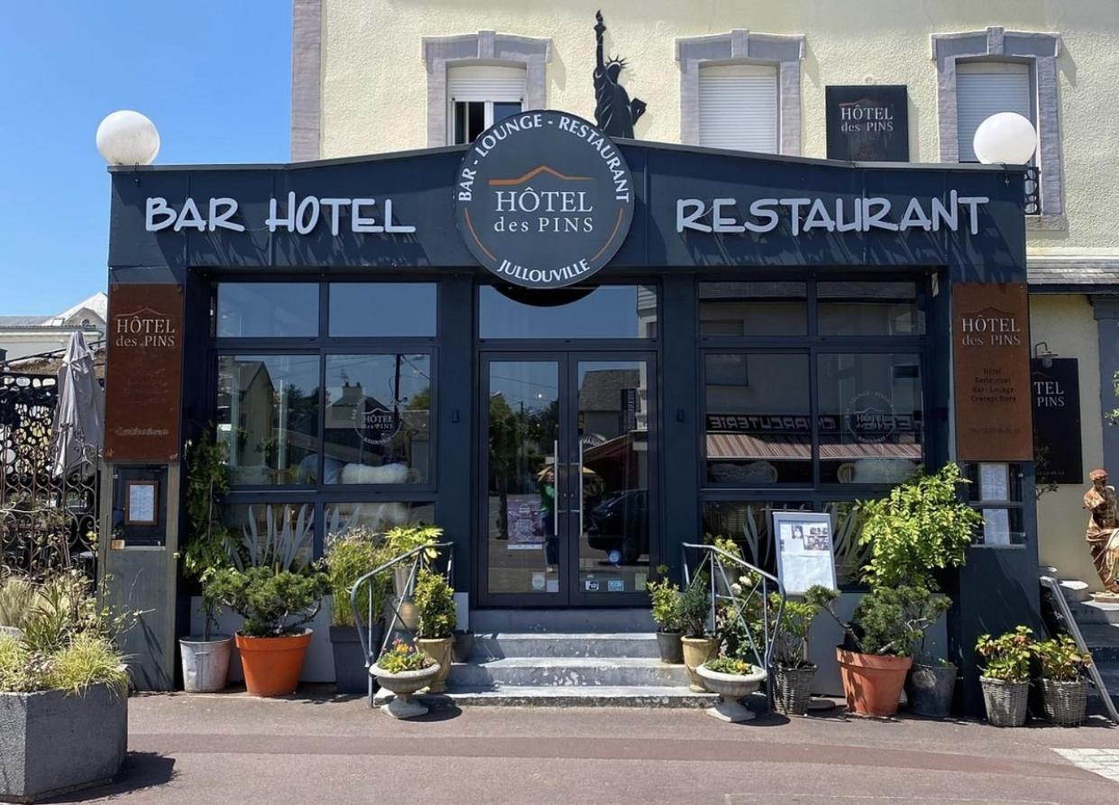 Hotel Des Pins Jullouville-les-Pins Bagian luar foto
