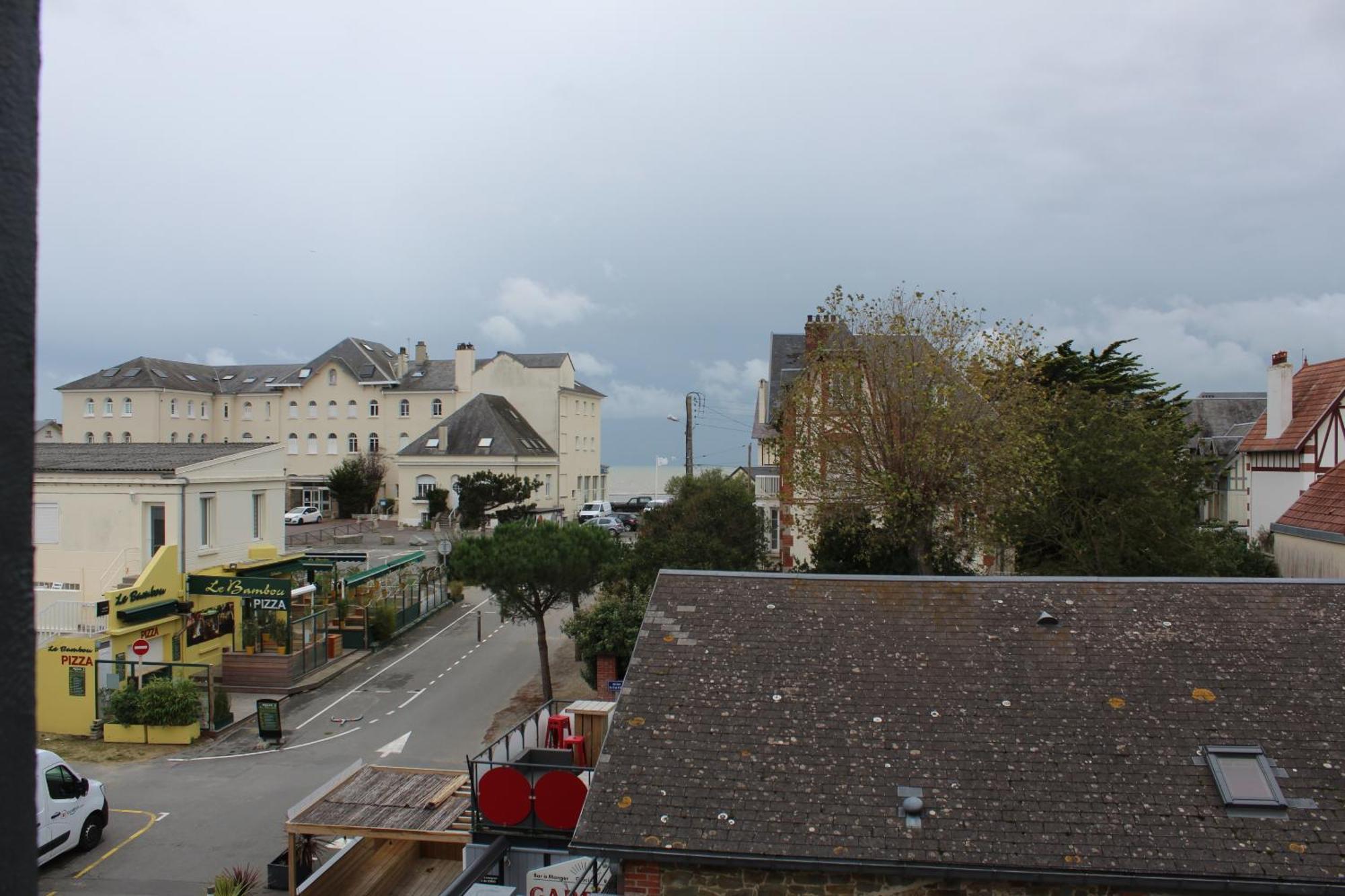 Hotel Des Pins Jullouville-les-Pins Ruang foto